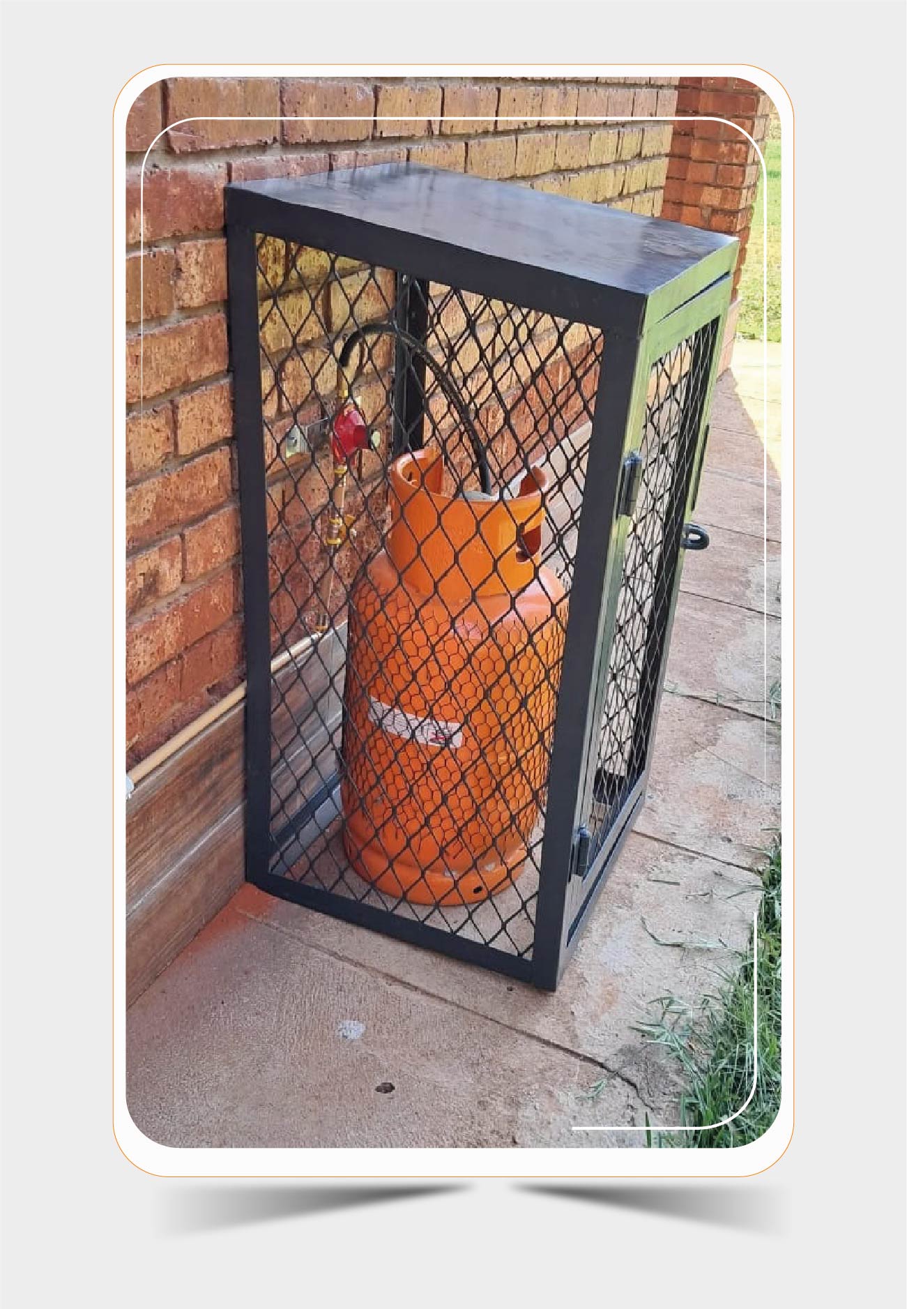 9kg LPG cylinder domestic installation with cage and regulator