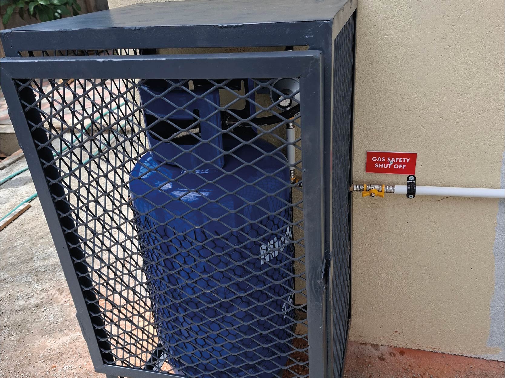 Safe domestic gas cylinder setup